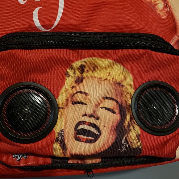 Marilyn Monroe Large Tote w/speakers Bag - Picture 3 of 12
